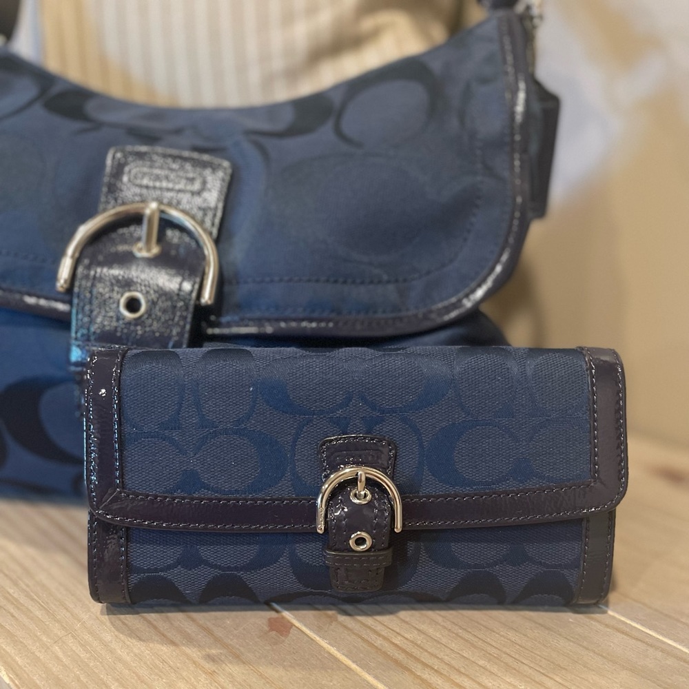 Navy Blue Coach Signature Hobo Handbag with matching wallet 🌻